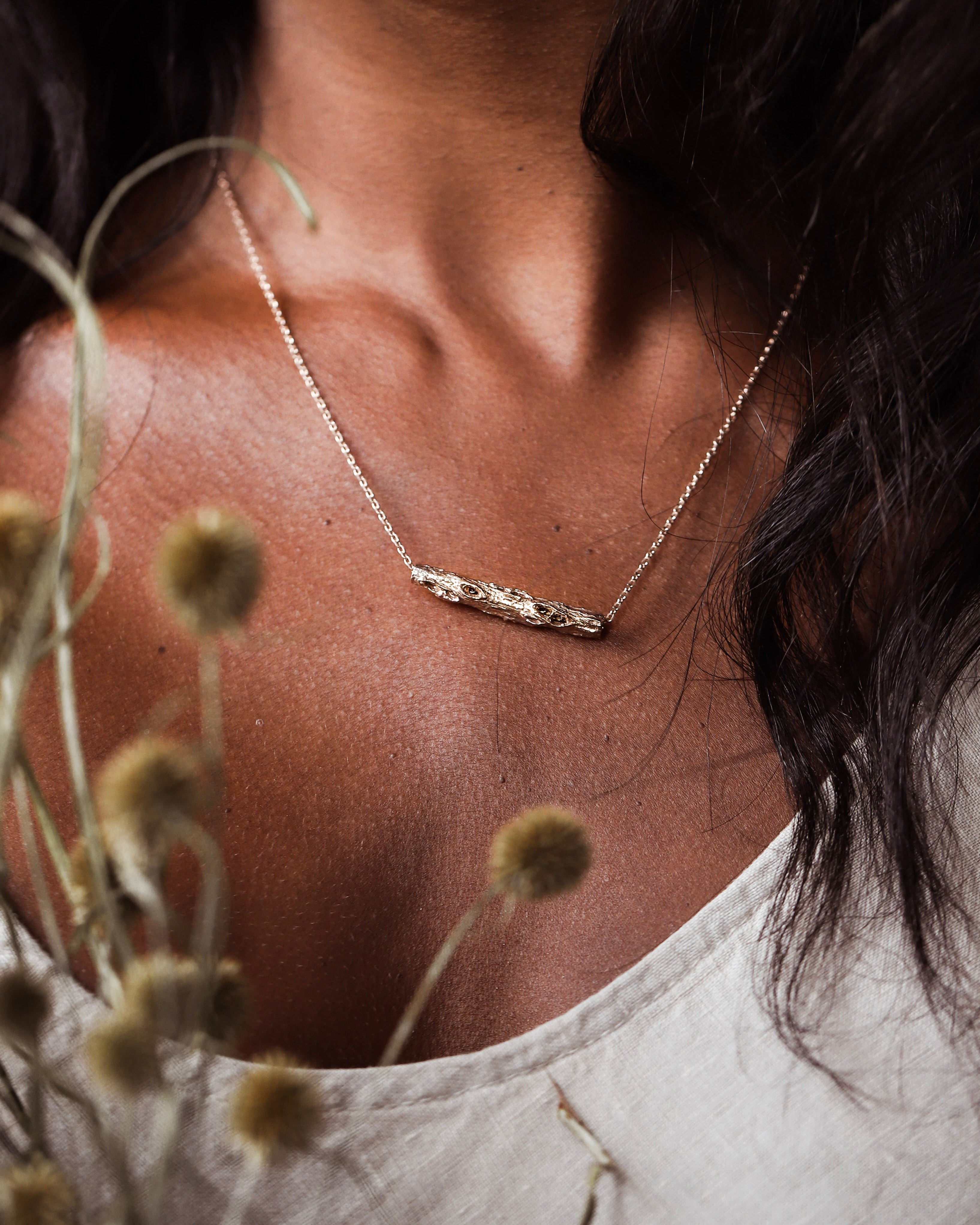 Golden hollows necklace yellow model studio 6544 fe9ef2fa ae99 4b7e 91cb f10cf52b9dfa